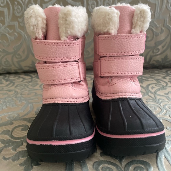 Warm and waterproof winter boots for toddler girl. Size 5 - Picture 2 of 4